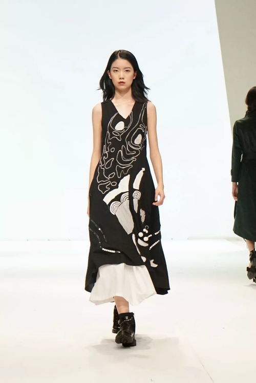 角 服裝與服飾專業(yè)17級女裝設(shè)計課程作品發(fā)布會