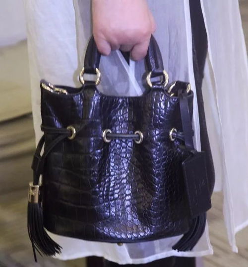 今夏穿出繽紛色彩,讓你美的出眾又吸睛 幽蘭服飾秀張樂華博士特輯